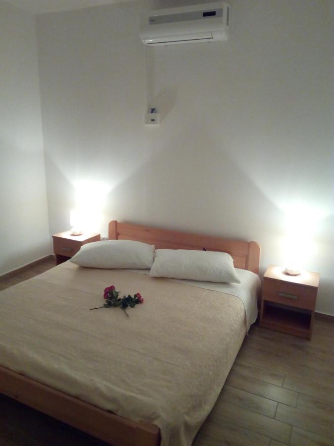 Apartment On The Beach Lokva Rogoznica Bagian luar foto