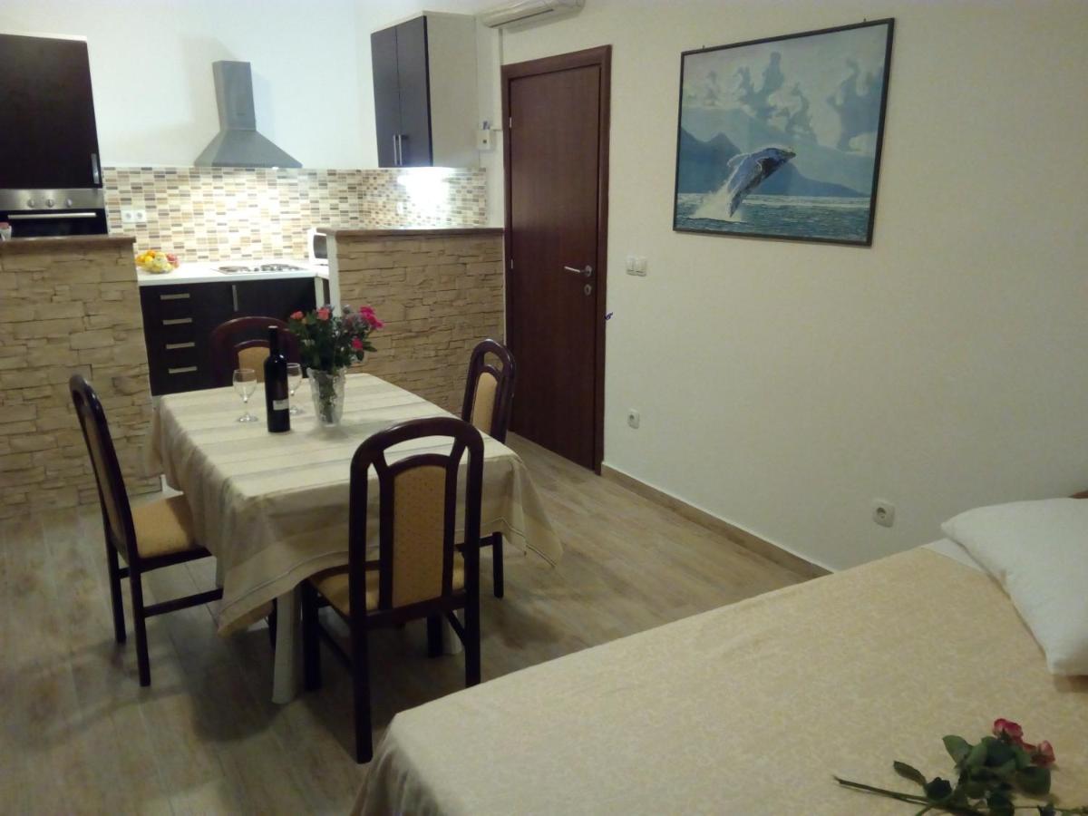 Apartment On The Beach Lokva Rogoznica Bagian luar foto