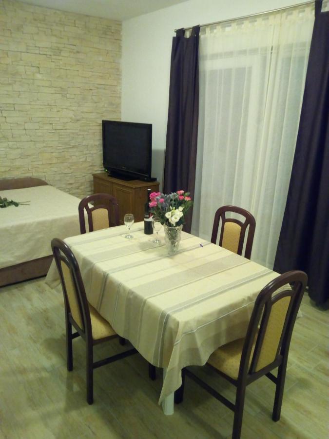 Apartment On The Beach Lokva Rogoznica Bagian luar foto