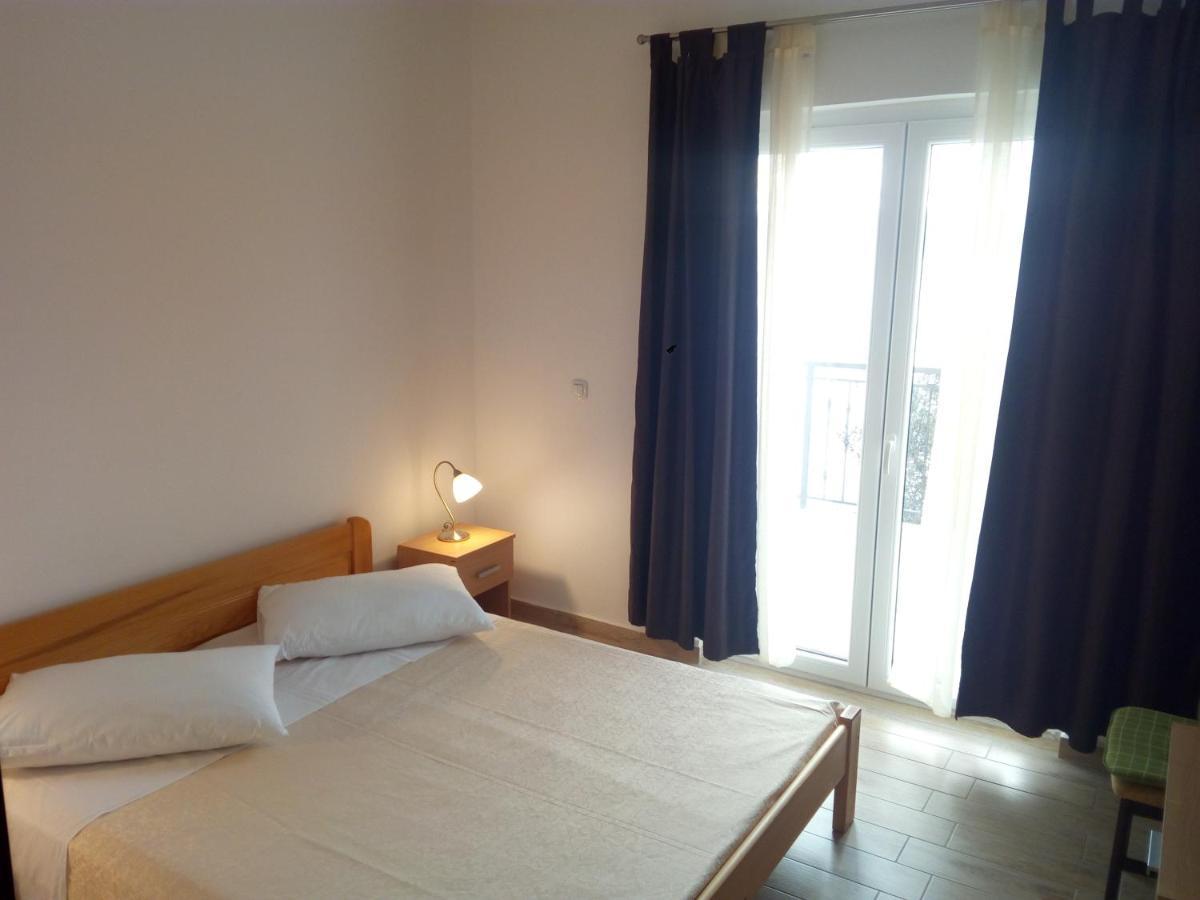 Apartment On The Beach Lokva Rogoznica Bagian luar foto