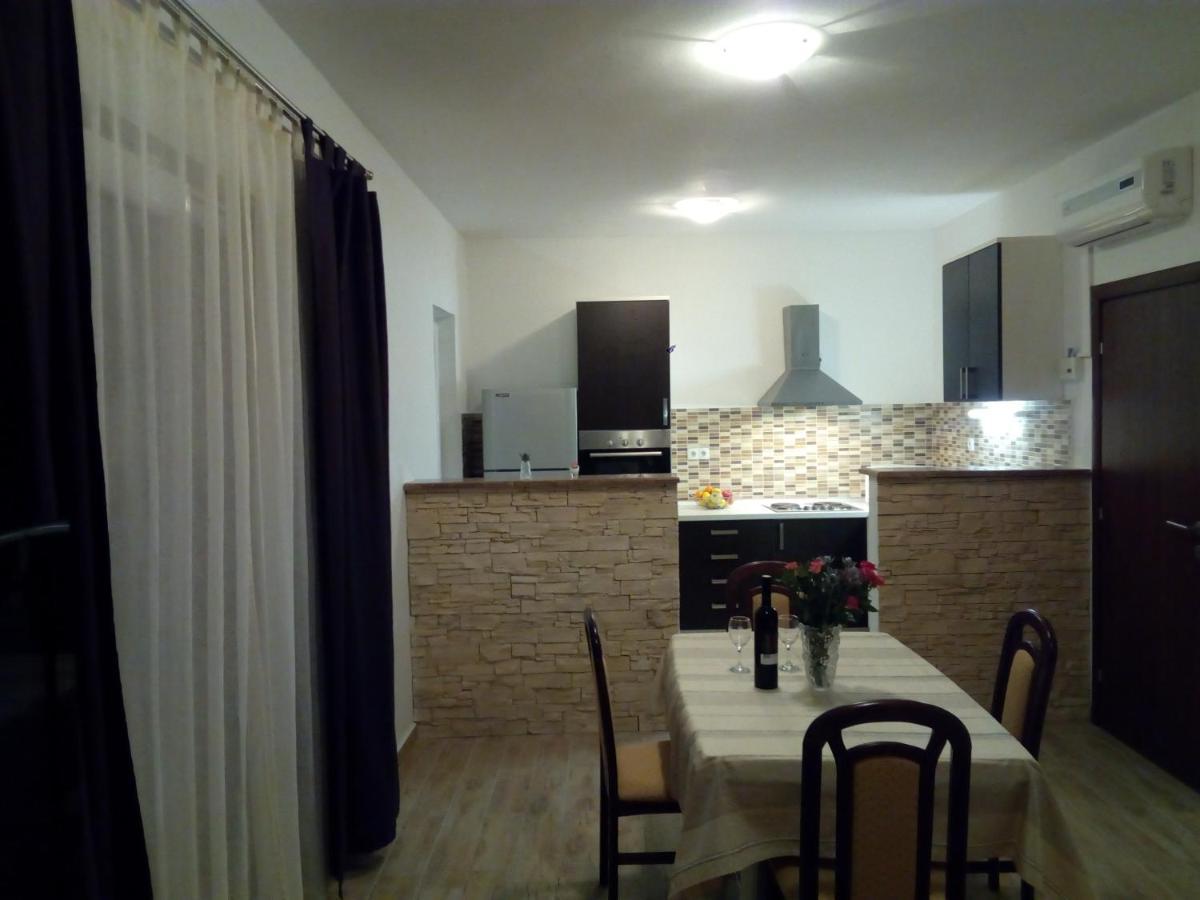 Apartment On The Beach Lokva Rogoznica Bagian luar foto